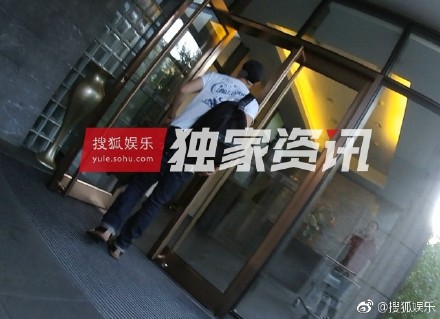 胡歌与神秘女北京豪宅相聚五小时,豪宅别墅装修怎样? 胡歌与神秘女北京豪宅相聚五小时,豪宅别墅装修怎样?