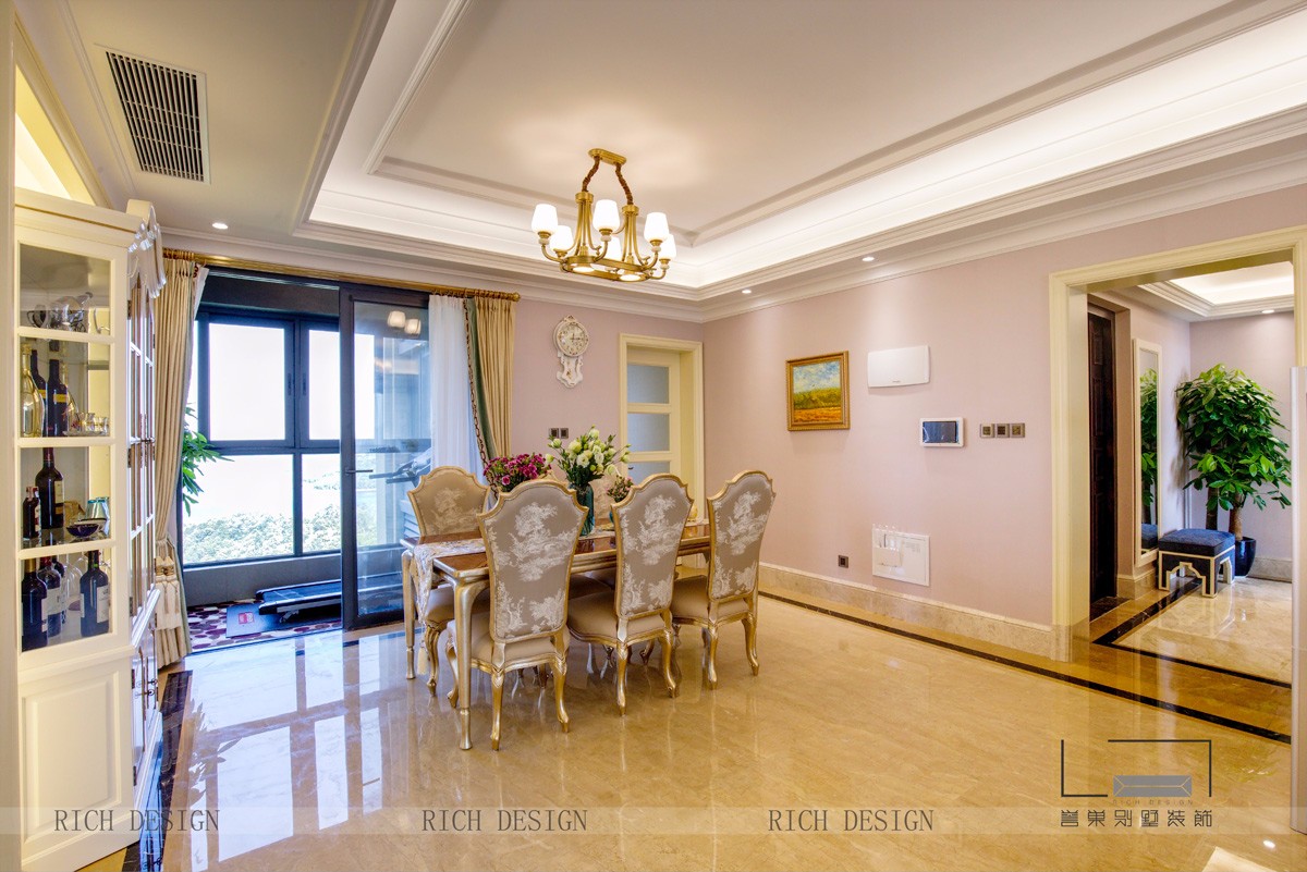 现代别墅餐厅装饰实景图