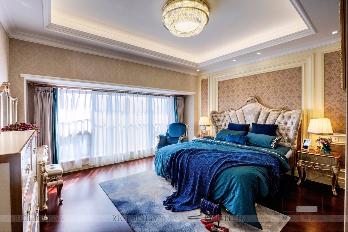 现代别墅卧室装饰实景图