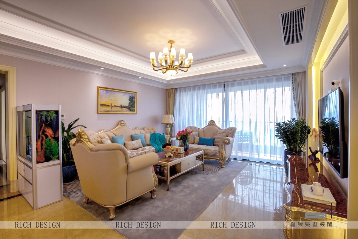 欧式别墅客厅装潢实景图