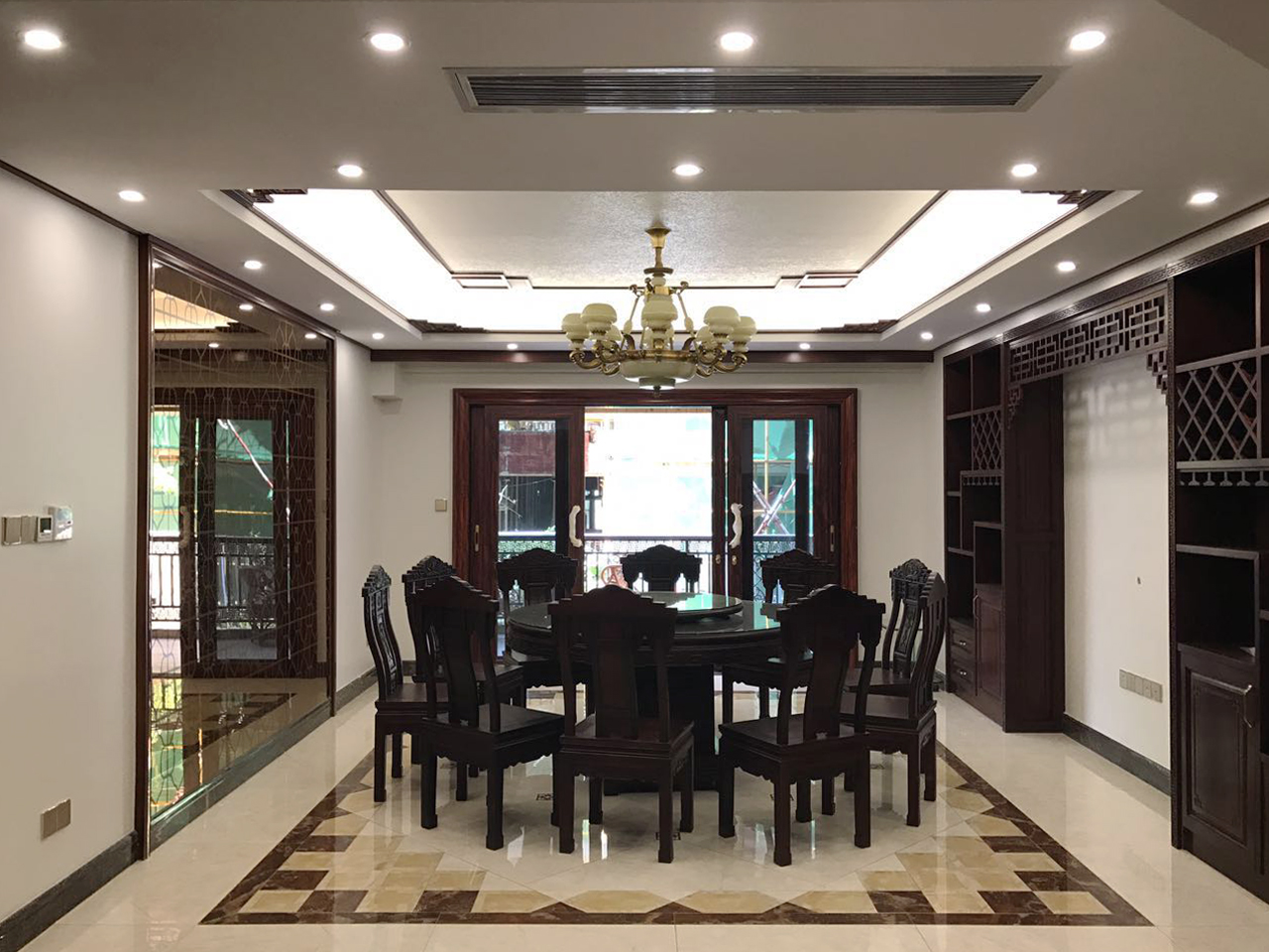 别墅装饰餐厅实景图