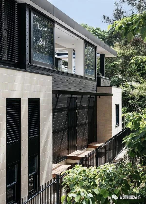 独栋别墅装修外观实景图角度二